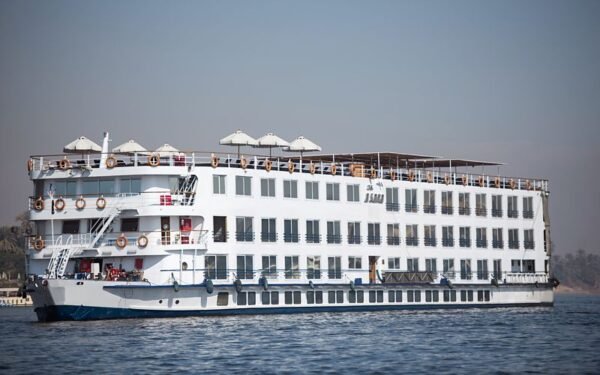 7-Day Cairo and Nile Cruise Tour by Flight